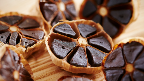 ajo negro allium sativum propiedades usos beneficios remedios naturales