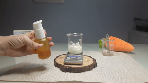 Corrector de ojeras o iluminador natural antiarrugas